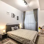 아파트 Modern With City-view Near Poiana