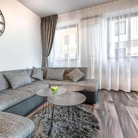 アパート Modern With City-view Near Poiana ブラショフ