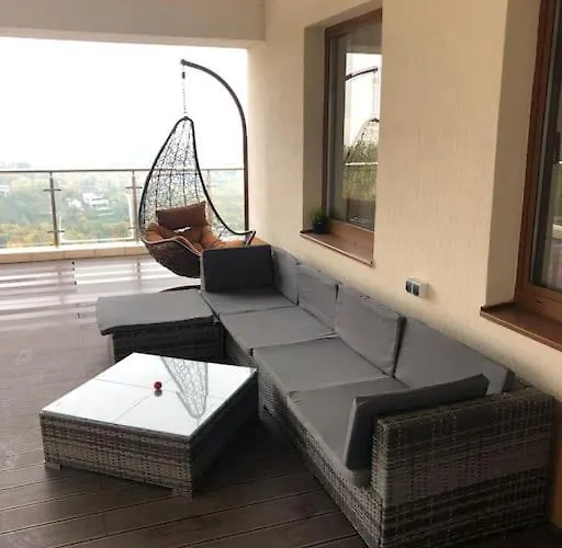 Apartment Modern With City-view Near Poiana