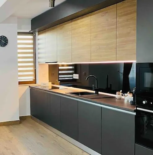 Апартаменты Modern With City-view Near Poiana